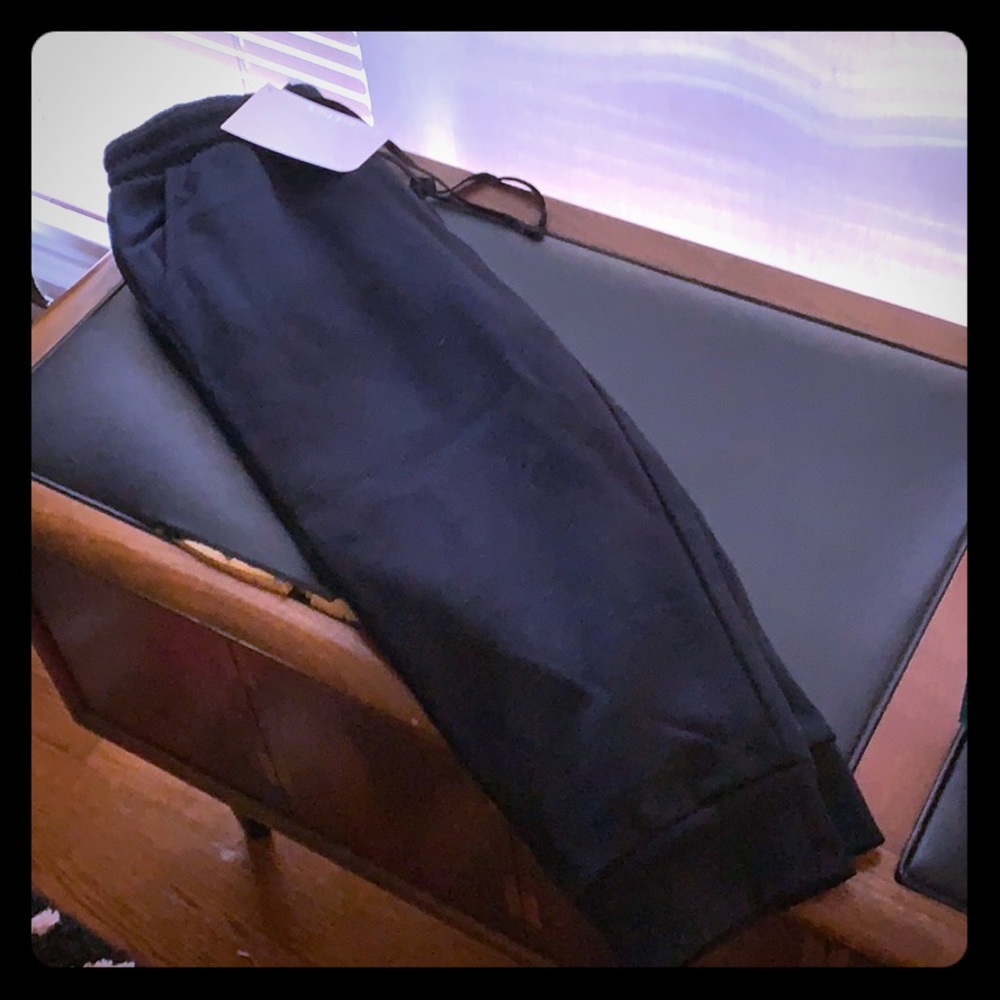 Brand new Fabletics Capri joggers